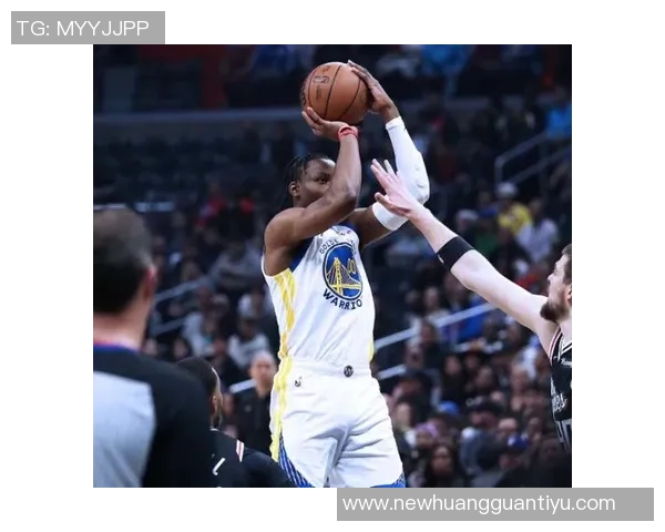 次节未得分三分火力全开半场表现抢眼拿下15分4板3助 次节未得分三分火力全开半场表现抢眼拿下15分4板3助